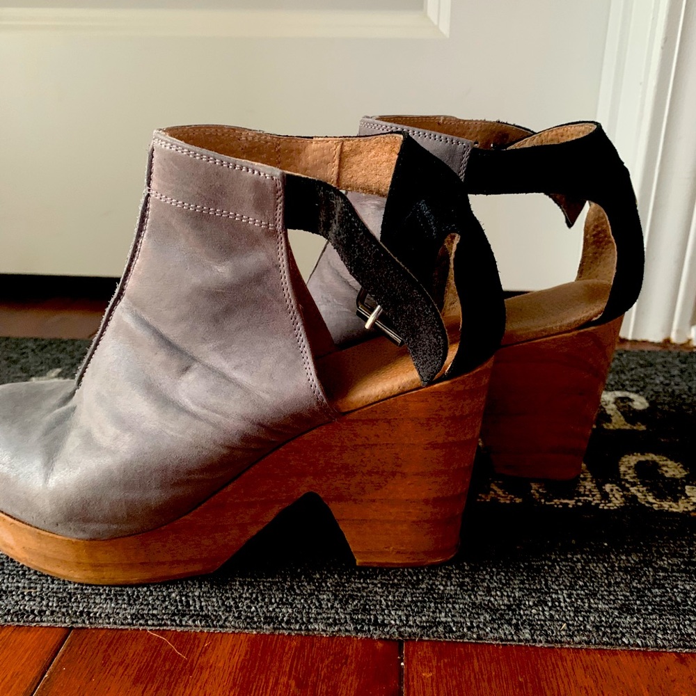 EUC Free People Amber Orchard Clog, blue, size 8